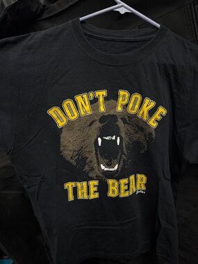 Boston Bruins Don't Poke The Bear Black Graphic Tee size Large